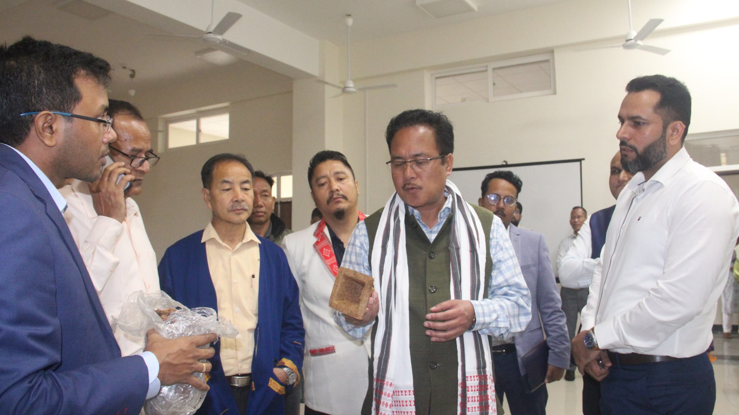 d8243c92-8254-4e0b-a871-8709722f47cb